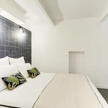 Renovated And Bright Street Side 아파트 파리