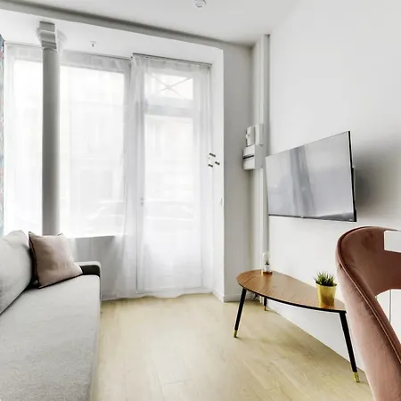 Renovated And Bright Street Side Apartamento *